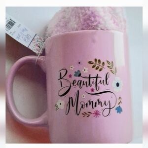 NWT Gift Set for Mom, 2-piece set with Pink mug, and socks